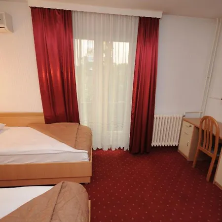 Motel Golden Card 3*